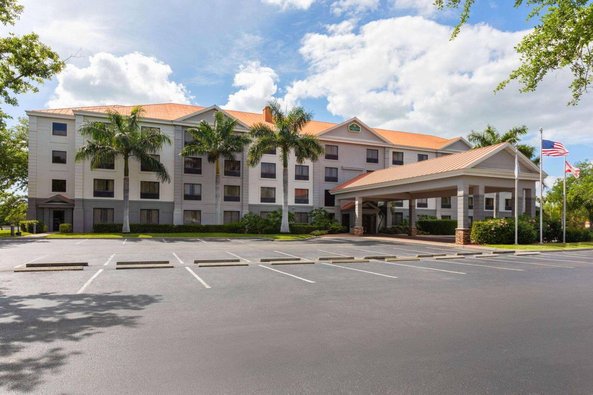 La Quinta By Wyndham Bonita Springs Naples North Hotel Ngoại thất bức ảnh